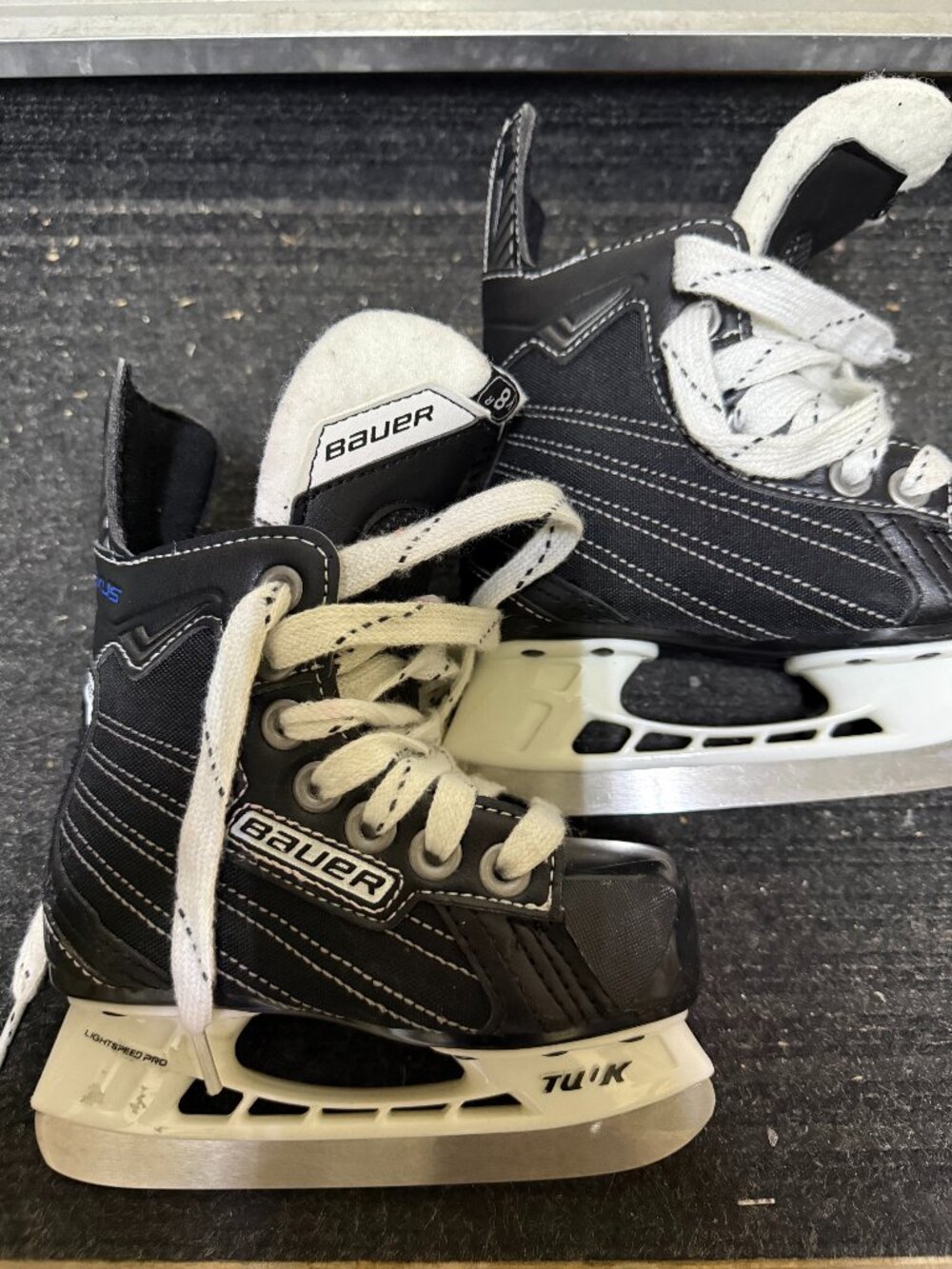 Bauer Nexus 4000 Hockey Skates (8y), like new!